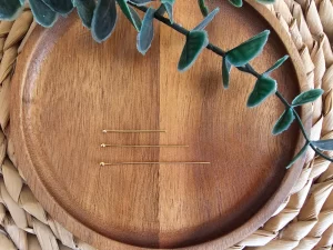 Pendiente alfiler cabeza redonda dorado acero inox