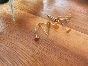 Pernos dorados pendientes acero inox 20 uds